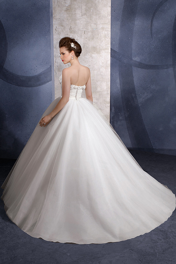 Brush Train Flower Tulle Ivory Wedding Gown - Click Image to Close